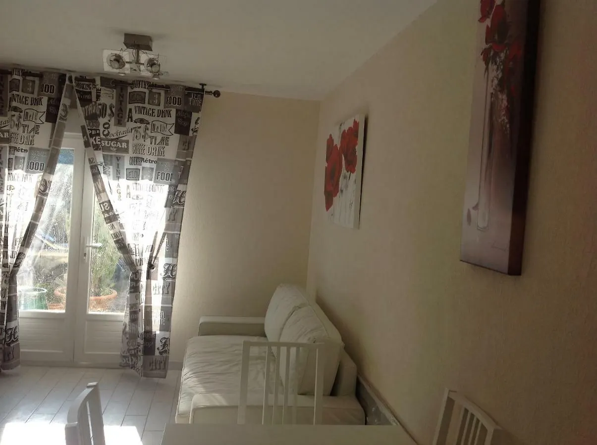 Rez De Villa Pebrier Fréjus فرنسا