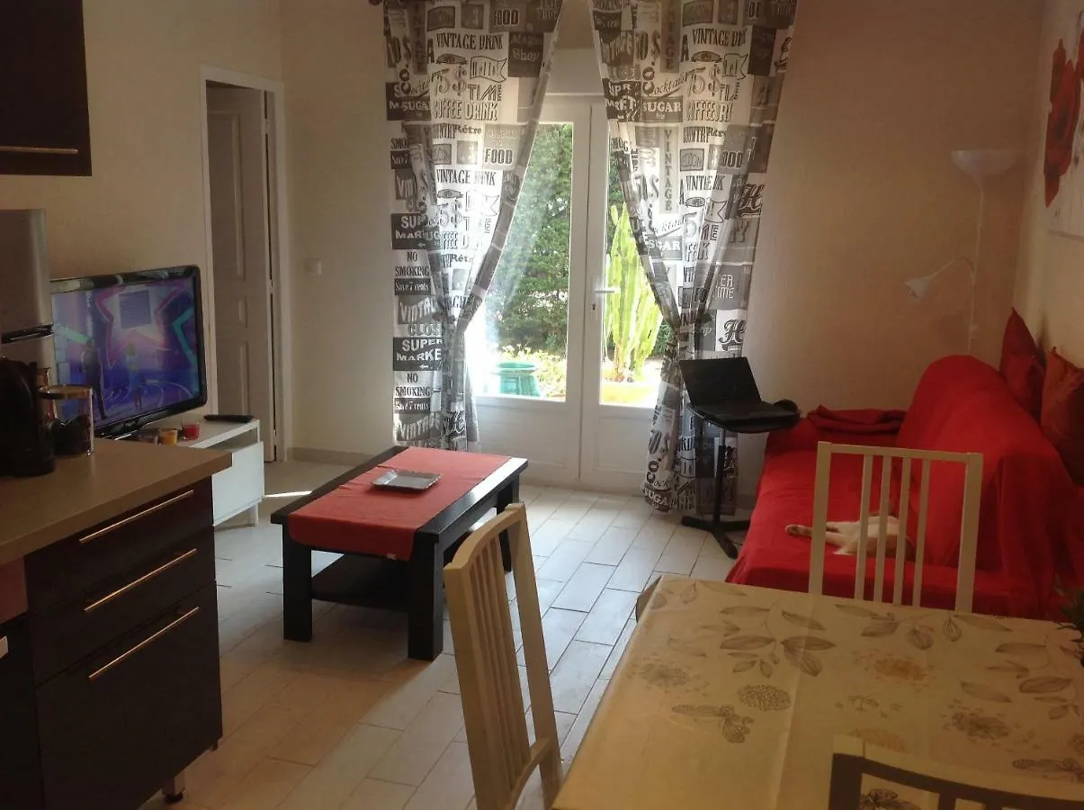 Rez De Villa Pebrier Fréjus فرنسا